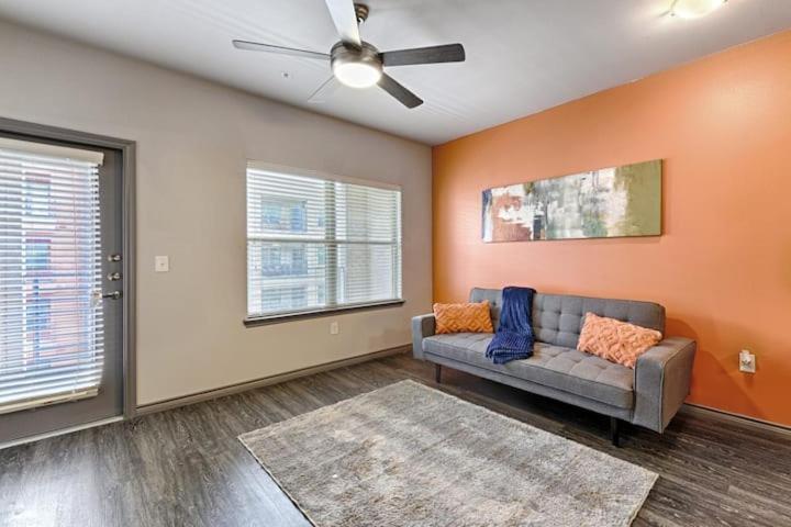 Couples Downtown Getaway, Medical District Apartment Fort Worth Bagian luar foto