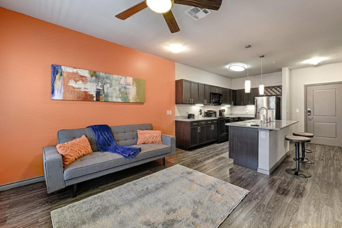 Couples Downtown Getaway, Medical District Apartment Fort Worth Bagian luar foto